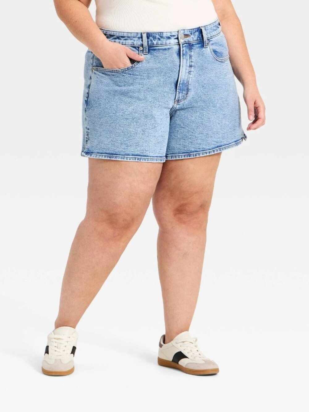 NWT Women's Universal Thread Size 16 (Waist 36in) High-Rise A-Line Denim Shorts